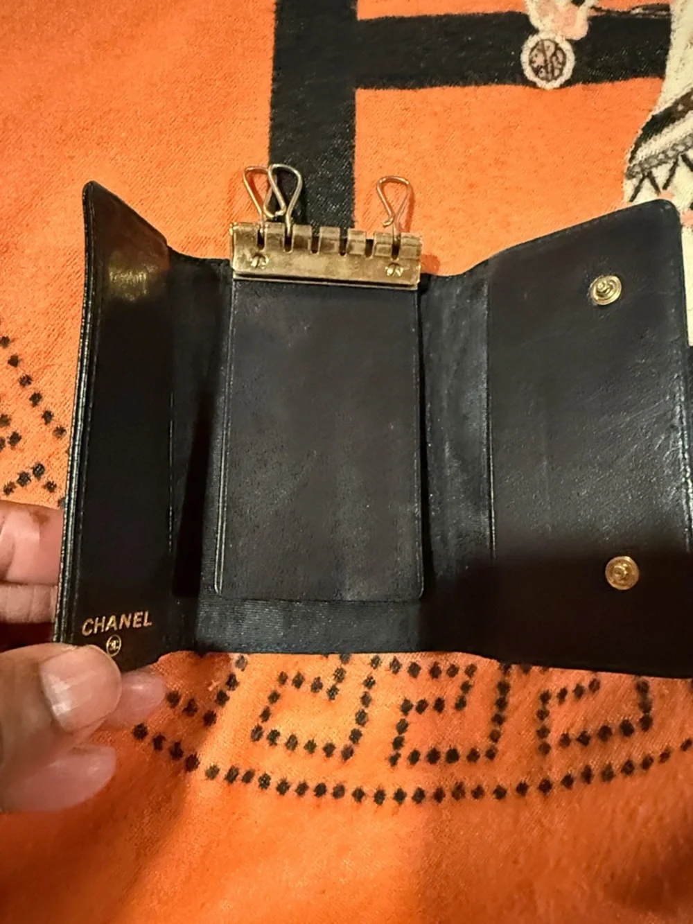 CHANEL Black Caviar Leather Key & Card Holder - Picture 4 of 8